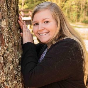 Meet your Posher, Caitlin